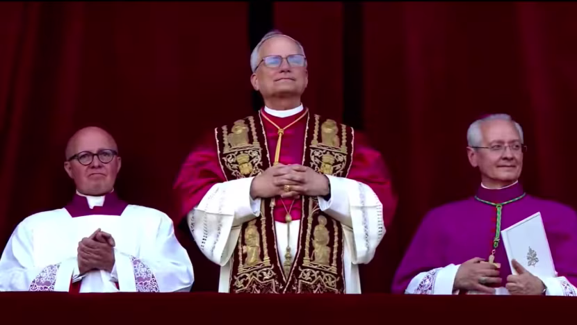 Robert Francis Prevost muncul di Vatikan sebagai Paus Leo XIV.