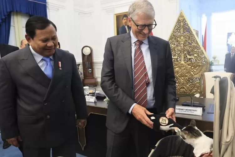 Presiden Prabowo Subianto tengah berbincang dengan Bill Gates, pendiri Microsoft sekaligus tokoh utama di bali