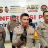 Kapolres Cirebon Kota AKBP Eko Iskandar (tengah) saat memberikan keterangan di Cirebon, Jawa Barat, Jumat (9/5