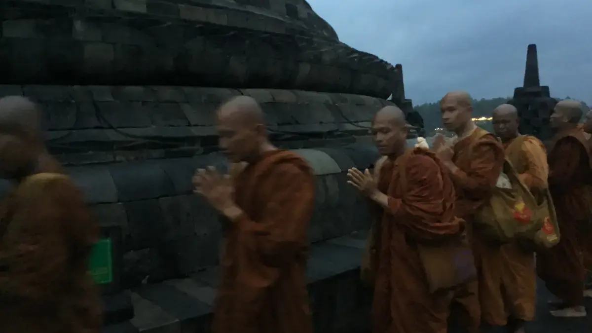 Bikkhu thudong tiba di perjalanan akhir yakni Candi Borobudur, di Magelang Jawa Tengah. Dalam kesempatan itu