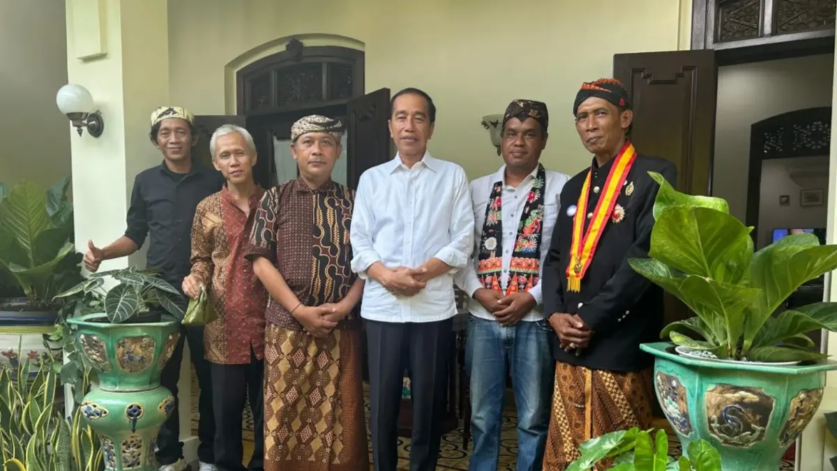Jokowi saat ditemui Ketua Kagama Cirebon Raya, Heru Subagia dan rombongannya, Rabu (14/5). (IST)