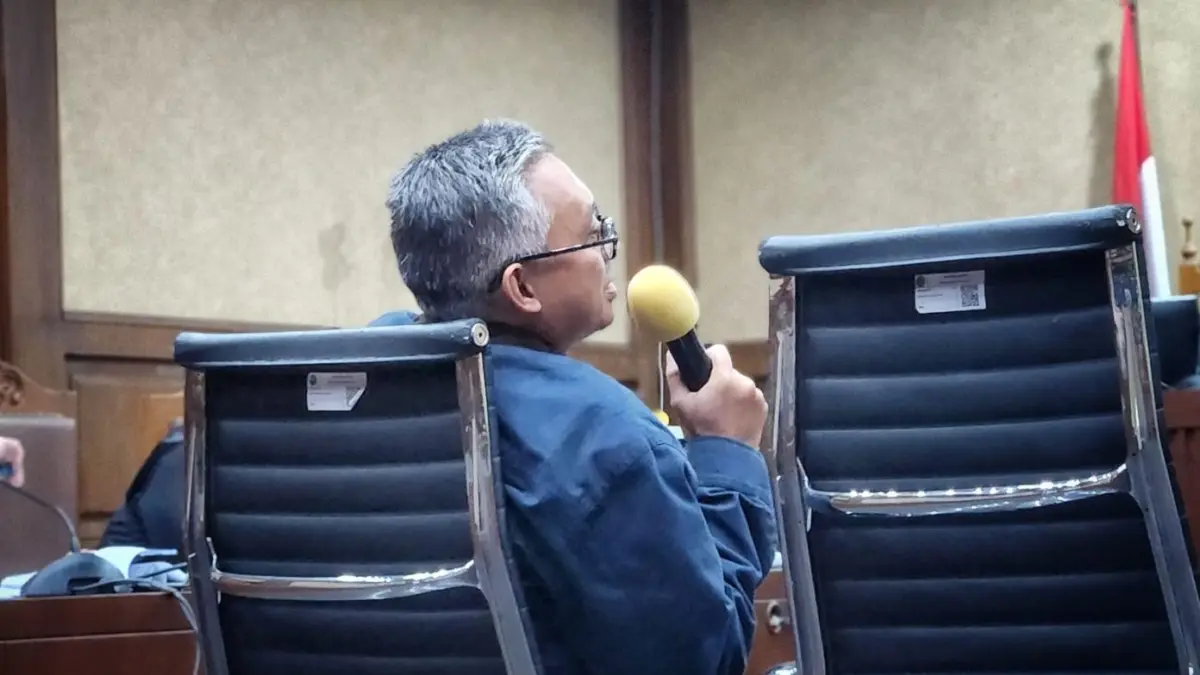 Penyelidik KPK Arif Budi Raharjo memberikan keterangan saat sidang lanjutan kasus dugaan perintangan penyidik
