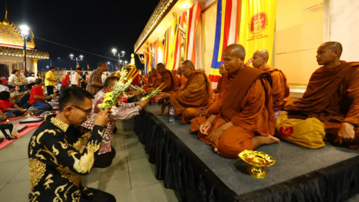 Sebelum kembali ke Thailand, digelar kegiatan doa bersama “Puja Waisak Thudong 2025” pada Rabu (14/5/2025), be