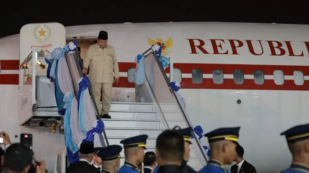 Agenda Strategis Kunjungan Prabowo ke Thailand, Perluas Kemitraan Tingkatkan Stabilitas Kawasan ASEAN Presiden RI Prabowo Subianto saat tiba di Bandara Don Mueang Royal Thai Air Force Base, Thailand, Sabtu (17/5/