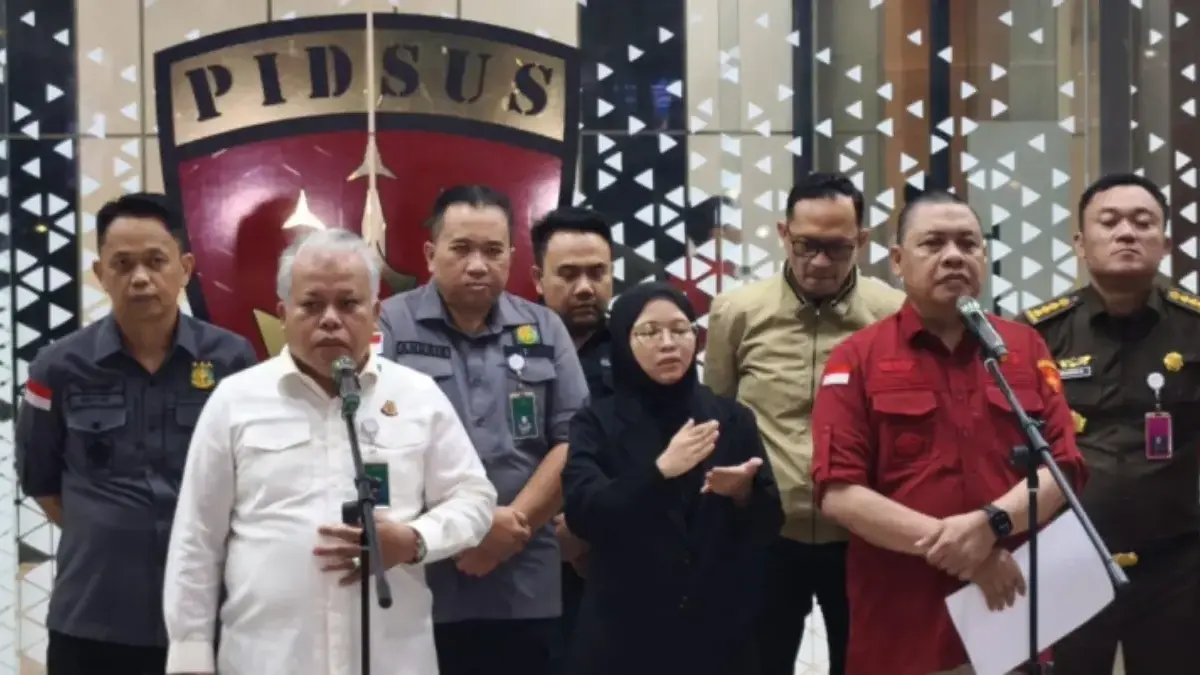 Komisaris Utama Sritex Iwan Setiawan Lukminto Tersangka Kasus Dugaan Korupsi Pemberian Kredit Resmi Ditahan Kepala Pusat Penerangan dan Hukum (Kapuspenkum) Kejaksaan Agung (Kejagung) Harli Siregar dan Direktur Penyidik