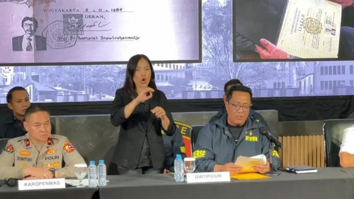 KPU: Tidak Ada Pemusnahan Arsip Ijazah Pencalonan Jokowi Saat Maju Sebagai Wali Kota Solo Konferensi pers Bareskrim Polri terkait kasus ijazah S1 Presiden ke-7 RI Jokowi.