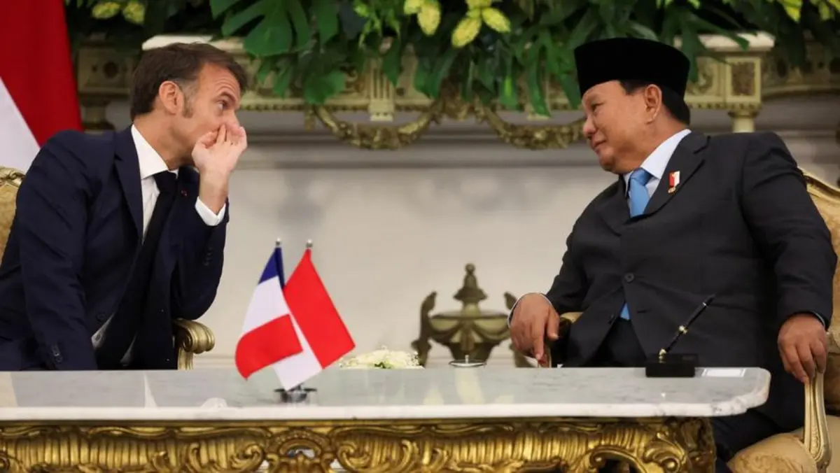 Danantara-Perusahaan Tambang Prancis Eramet Kerja Sama Bentuk Platform Investasi Nikel Hulu-Hilir Presiden RI Prabowo Subianto bersama Presiden Prancis, Emmanuel Macron sedang berbincang dalam pertemuan di Is
