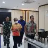 Tersangka berinisial LSN saat ditangkap oleh pihak Kejati DKI Jakarta pada Rabu (28/5/2025). ANTARA/HO-Humas K