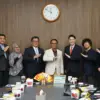 jajaran PT Pos Indonesia menerima kunjungan delegasi dari MIC Jepang di Gedung Pos Ibukota, Jakarta, Rabu (21/