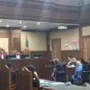 Dua terdakwa kasus dugaan investasi fiktif di PT Taspen (Persero) pada tahun 2019, mantan Dirut Antonius Nicho