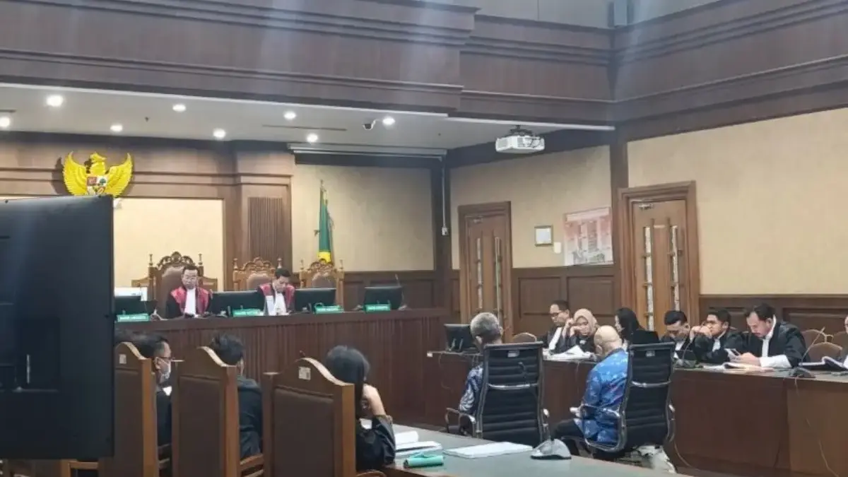 Dua terdakwa kasus dugaan investasi fiktif di PT Taspen (Persero) pada tahun 2019, mantan Dirut Antonius Nicho