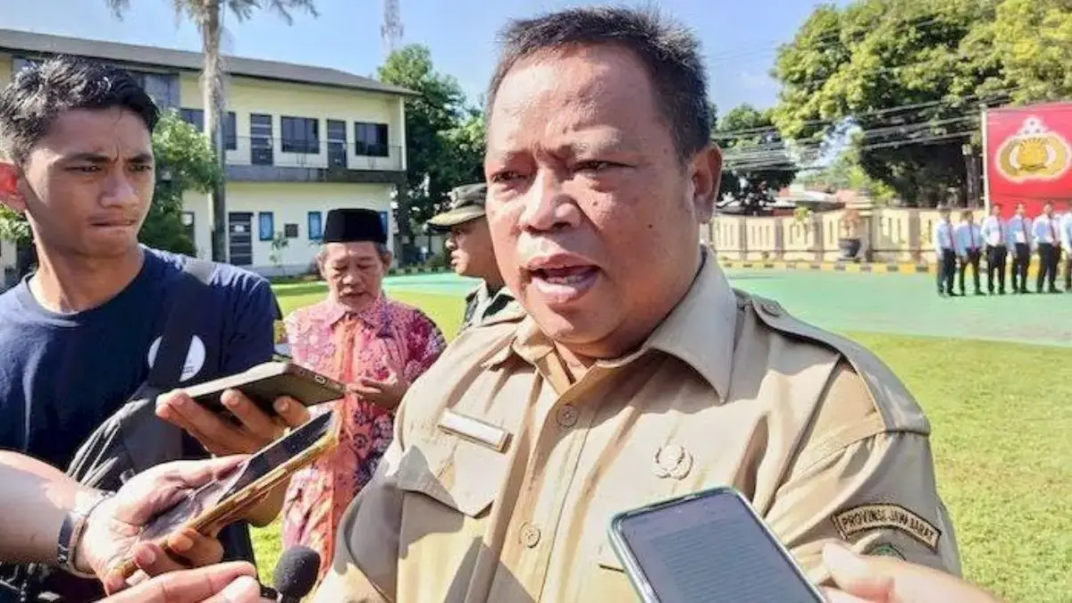 Analis Kebijakan Ahli Muda Cabang Disdik Wilayah X Jabar Abdul Fatah saat memberikan keterangan di Cirebon, Ja