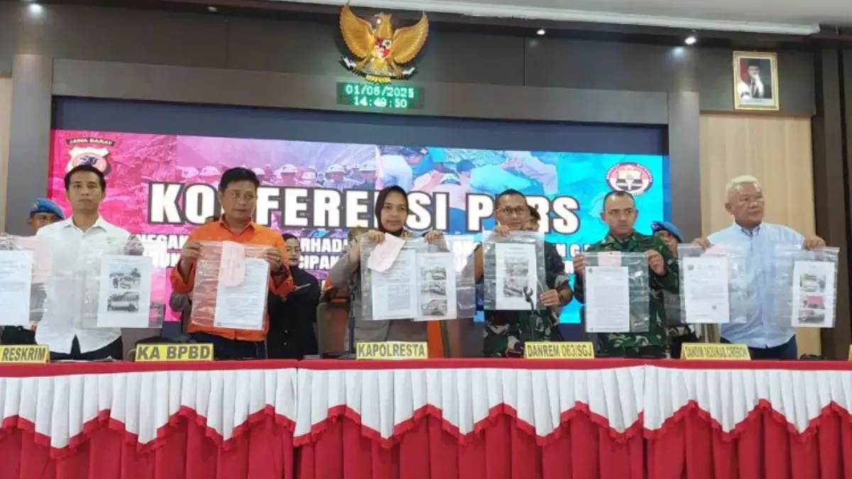 Polresta Cirebon menetapkan dua tersangka dalam tragedi longsor maut di lokasi tambang galian C Gunung Kuda. (