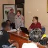 Polisi saat menginterogasi geng motor di Cirebon (Foto: Istimewa)