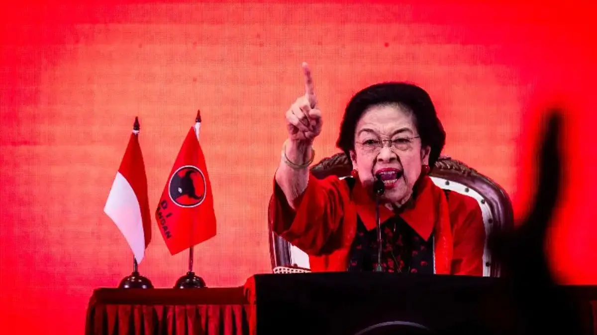 Ketua Umum PDIP Megawati Soekarnoputri memberikan sambutan pada acara pemberian penghargaan Trisakti Tourism A