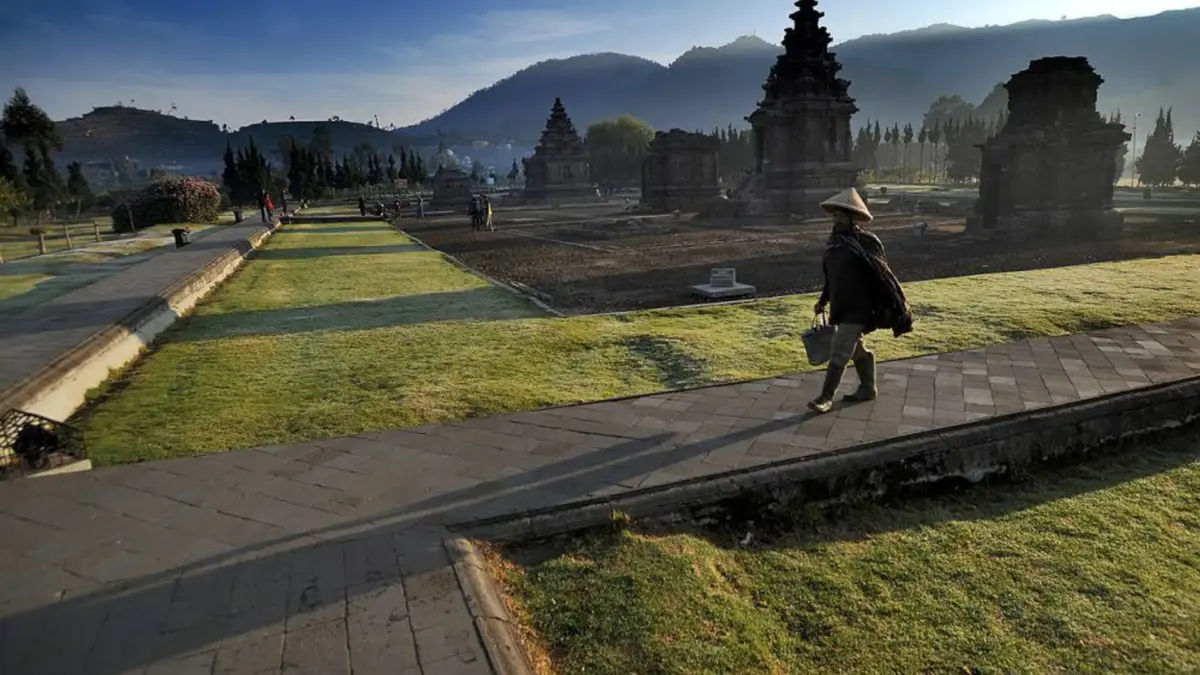 Tinggal di Kawasan Dieng, Ratu Shima dari Kerajaan Kalingga Hidup di Masa Rasulullah potret keindahan Candi Arjuna yang ada di Dieng (commons.wikimedia.org/Arie Basuki)