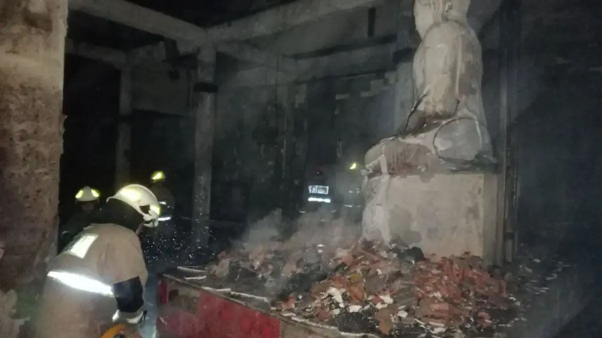 Vihara Lalistavistara di Cilincing Jakarta Utara terbakar.(Dok: Gulkarmat Jakarta Utara)