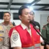 Kepala Kantor Otoritas Bandara Wilayah II Medan Asri Santosa saat konferensi pers.