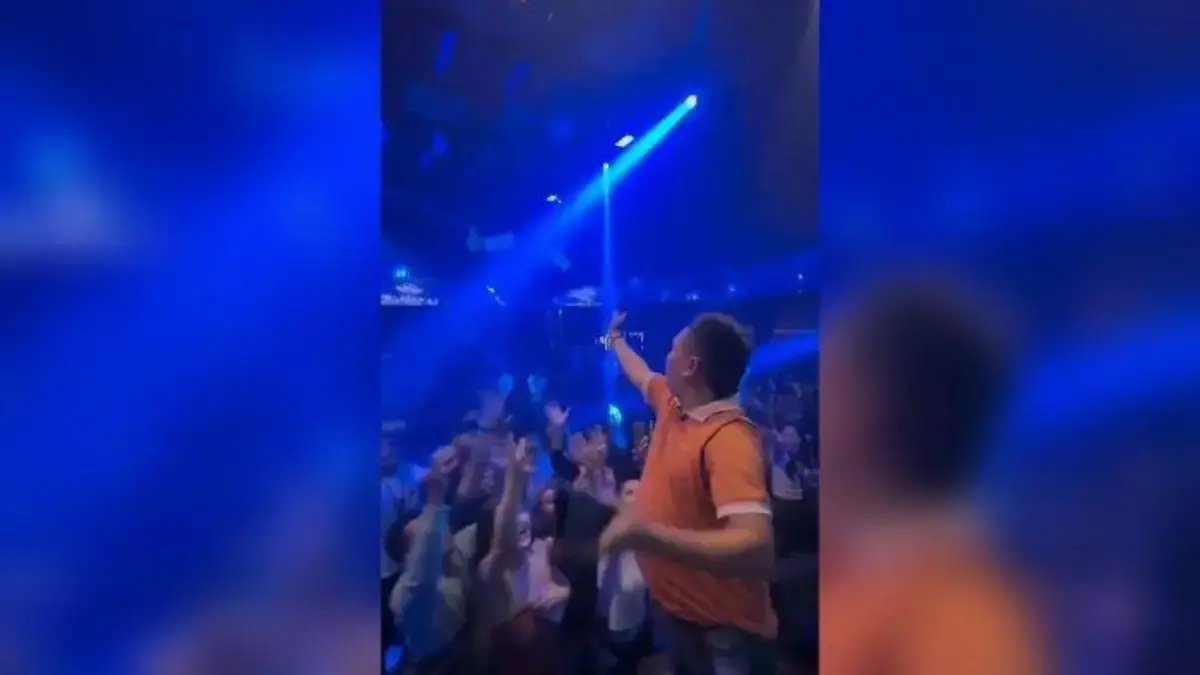 KUWU SAWER UANG - Sebuah video yang diduga memperlihatkan aksi seorang kepala desa (kuwu) di Kabupaten Cirebon