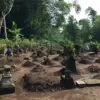 Keberadaan sebuah makam tua di Desa Bumiharjo, yang terletak sekitar 1,82 km di utara Candi Borobudur, menyimp