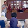 Ketua Kagama Cirebon, Heru Subagia pada acara pembukaan KKN Mahasiswa UGM di Kecamatan Pangenan