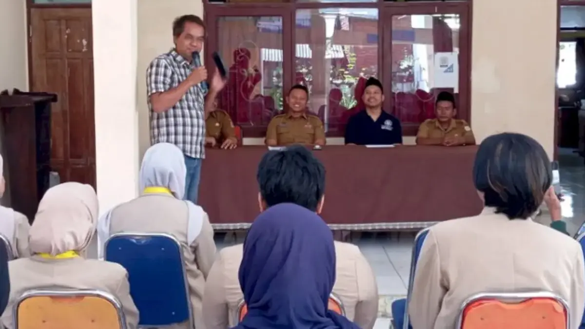 Hadiri Pembukaan KKN UGM di Pangenan, Kagama Cirebon: Kembalikan Kepercayaan Publik Terhadap Integritas UGM Ketua Kagama Cirebon, Heru Subagia pada acara pembukaan KKN Mahasiswa UGM di Kecamatan Pangenan