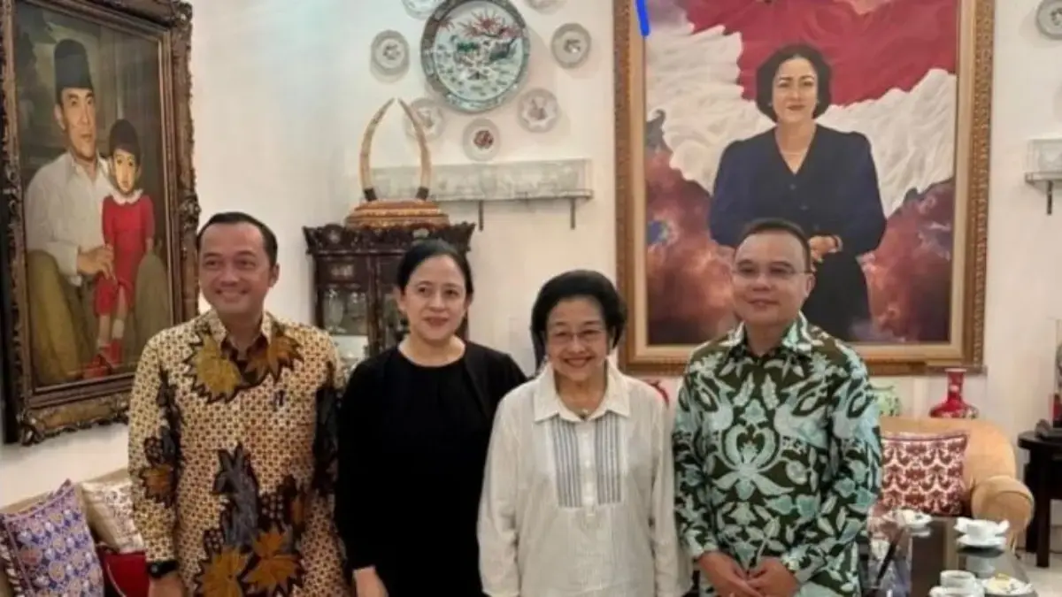 Sufmi Dasco Ahmad-Prasetyo Hadi Temui Megawati dan Puan di Tengah Isu Reshuffle Wakil Ketua DPR RI Sufmi Dasco Ahmad bersama Mensesneg Prasetyo Hadi bertemu Ketum PDIP Megawati soekarnoputri