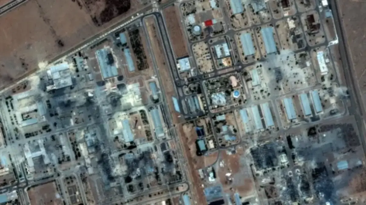 Apa Yang Dimaksud Dengan Operasi Midnight Hammer? Fasilitas nuklir Isfahan yang hancur akibat serangan Midnight Hammer Amerika Serikat. Foto: Maxar Technology