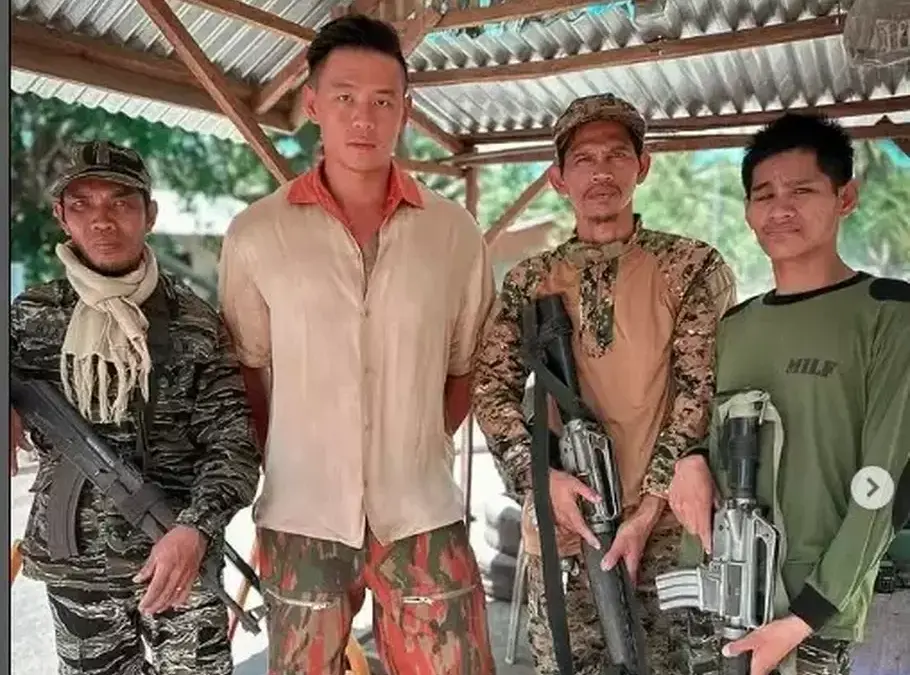 Arnold Putra (baju kemeja). - (Instagram/@arnoldputra)