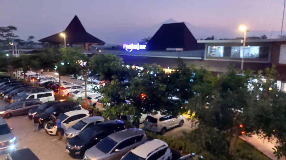 Resta Pendopo KM 456 berada di Jalan Tol Semarang Kilometer 456A dan 456B, Salatiga, Jawa Tengah.