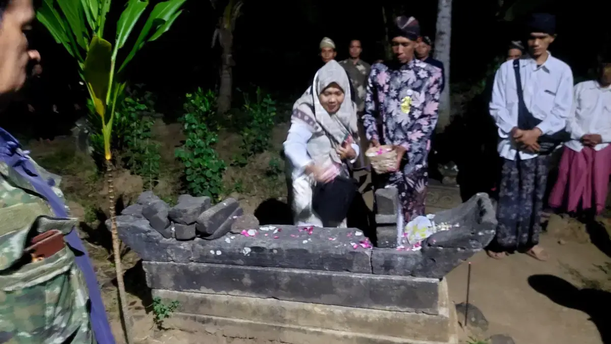 Malam Renungan Suci, Gus Farid: Jangan Sia-siakan Perjuangan Gondowati Ziarah makam BRAy Gondowati