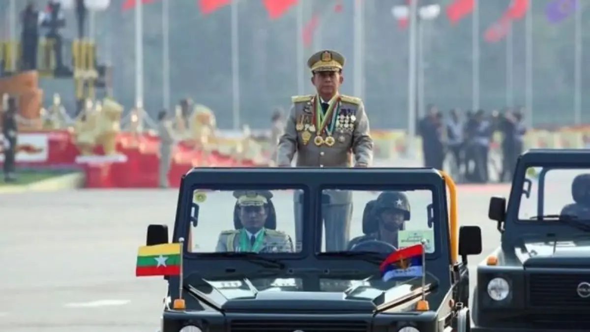 Pemimpin junta Myanmar, Jenderal Senior Min Aung Hlaing saat menghadiri parade militer memperingati 78 tahun a