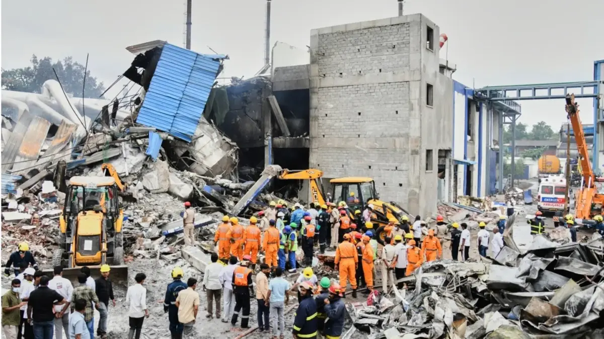 Ledakan dan kebakaran di sebuah pabrik farmasi di kawasan industri, sekitar 50 kilometer dari Hyderabad, India