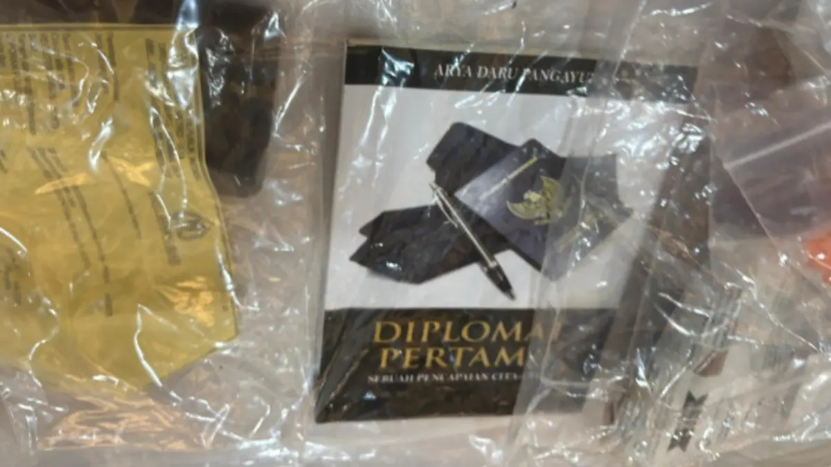 Terungkap Sosok Siapa Perempuan yang Bersama dengan Arya Daru Pangayunan Barang bukti diplomat muda kemlu Arya Daru (IST)