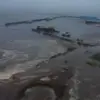 Tangkapan layar dari video yang menampilkan tsunami menerjang garis pantai Severo-Kurilsk, Rusia, setelah gemp