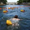 Sungai Seine di Paris Akhirnya Dibuka Kembali untuk Publik Setelah Tutup 100 Tahun Orang-orang berenang di Sungai Seine di lokasi Bras Marie, yang dibuka untuk perenang untuk menandai sesi pema