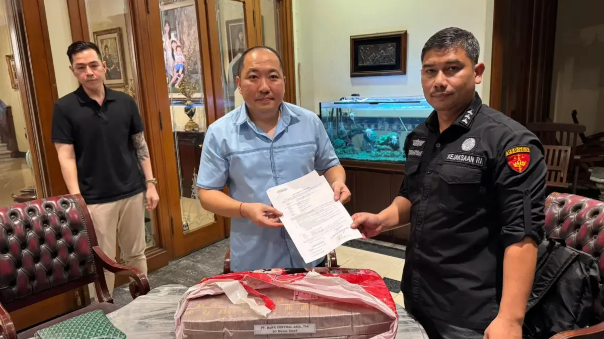Hasil Penggeledahan di Rumah Dirut PT Sri Rezeki Isman Iwan Kurniawan: Uang Senilai Rp2 Miliar Disita Kejagung Petugas Kejaksaan Agung saat menyita uang Rp2 miliar dari rumah Direktur Utama PT Sri Rejeki Isman Tbk (Sritex