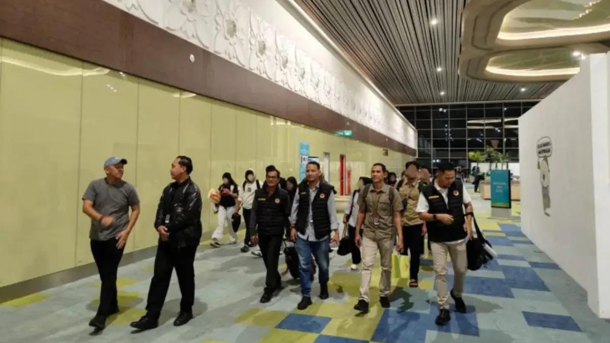 Kantor Imigrasi Kelas I Tempat Pemeriksaan Imigrasi (TPI) Yogyakarta mendeportasi 14 warga negara asing (WNA)