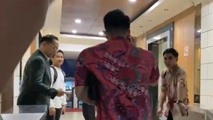 Datangi Polda Metro, ajudan Jokowi diperiksa terkait kasus fitnah ijazah palsu