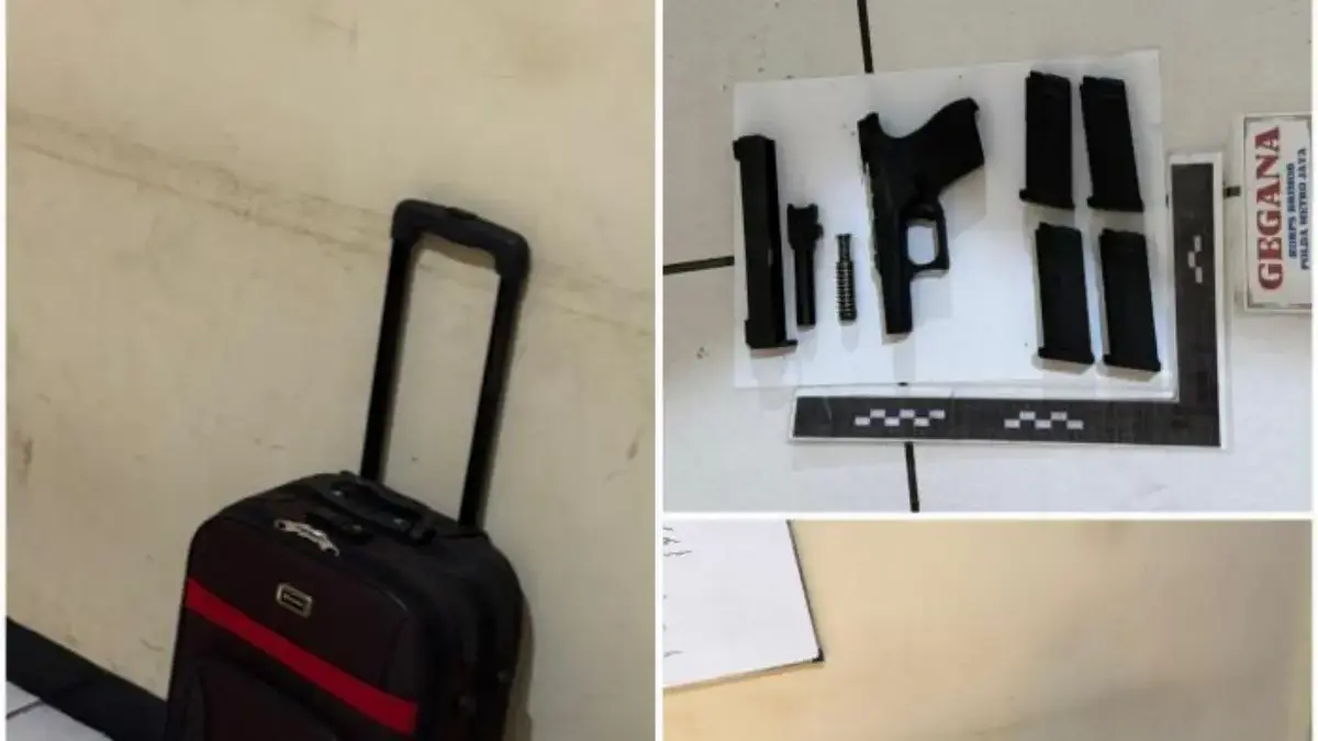 Polisi mengamankan sebuah koper warna coklat berisi amunisi peluru dan senjata api (pistol) di sebuah rumah ko