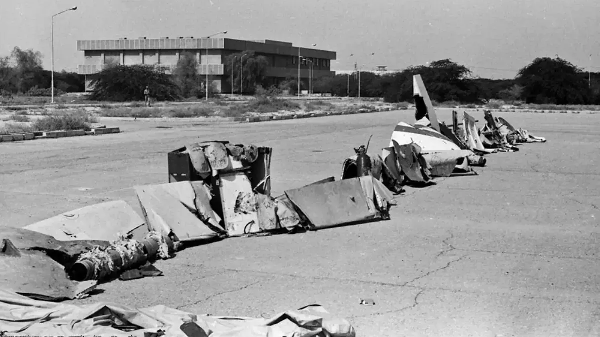 Ketika USS Vincennes Menembak Jatuh Pesawat Komersial Iran Air 665 Puing-puing Iran Air 655 (IRNA Library)