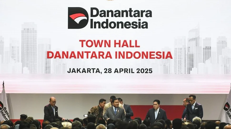 US International Development Finance Corporation Bakal Gandeng Danantara Jajaki Investasi di Amerika Serikat Presiden Prabowo Subianto (tengah) didampingi Menteri BUMN Erick Thohir (ketiga kanan), Chief Executive Office
