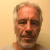 Pemodal AS Jeffrey Epstein tampak dalam foto yang diambil untuk daftar pelaku kejahatan seksual di Divisi Laya