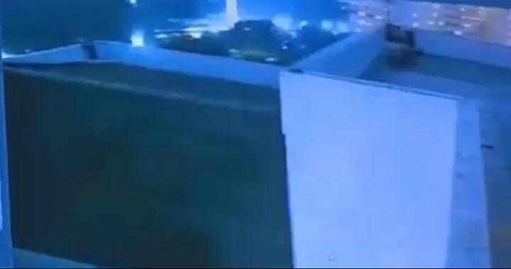 Rekaman CCTV di Rooftop Gedung Kemlu, Ini yang Dilakukan Arya Daru Sebelum Tewas di Kamar Kos Rekaman CCTV diplomat muda ADP di atas gedung kemenlu Istimewa