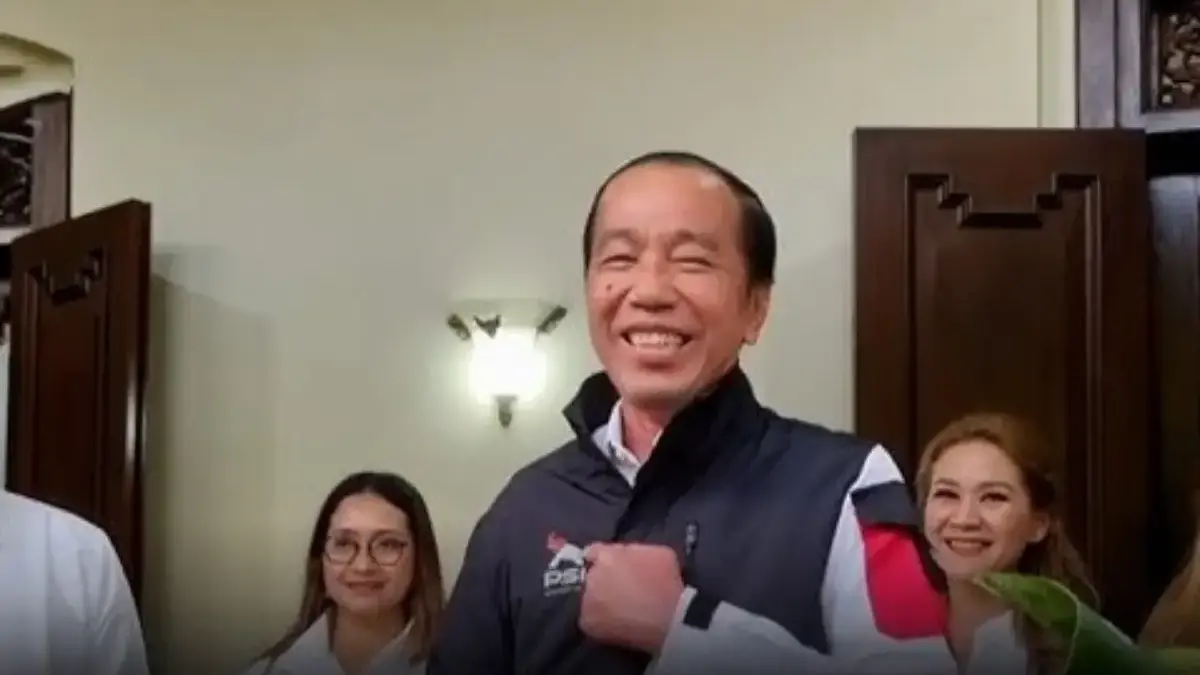 Jokowi kenakan jaket PSI