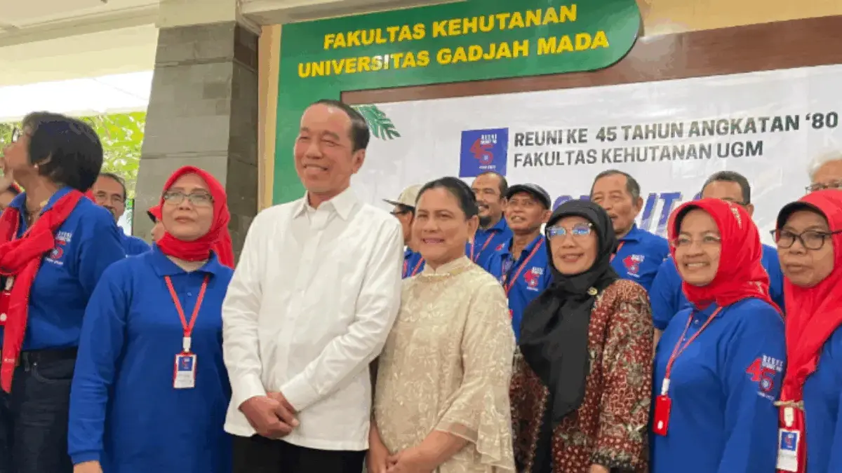 Buka Suara Soal Tudingan Reuni Fakultas Kehutanan UGM: Saya Diberi Kaus Lengan Pendek, Kulit Lagi Pemulihan Presiden ke-7 RI Joko Widodo dan Ibu Iriana saat menghadiri Reuni ke-45 Tahun Angkatan 80 Fakultas Kehutanan U
