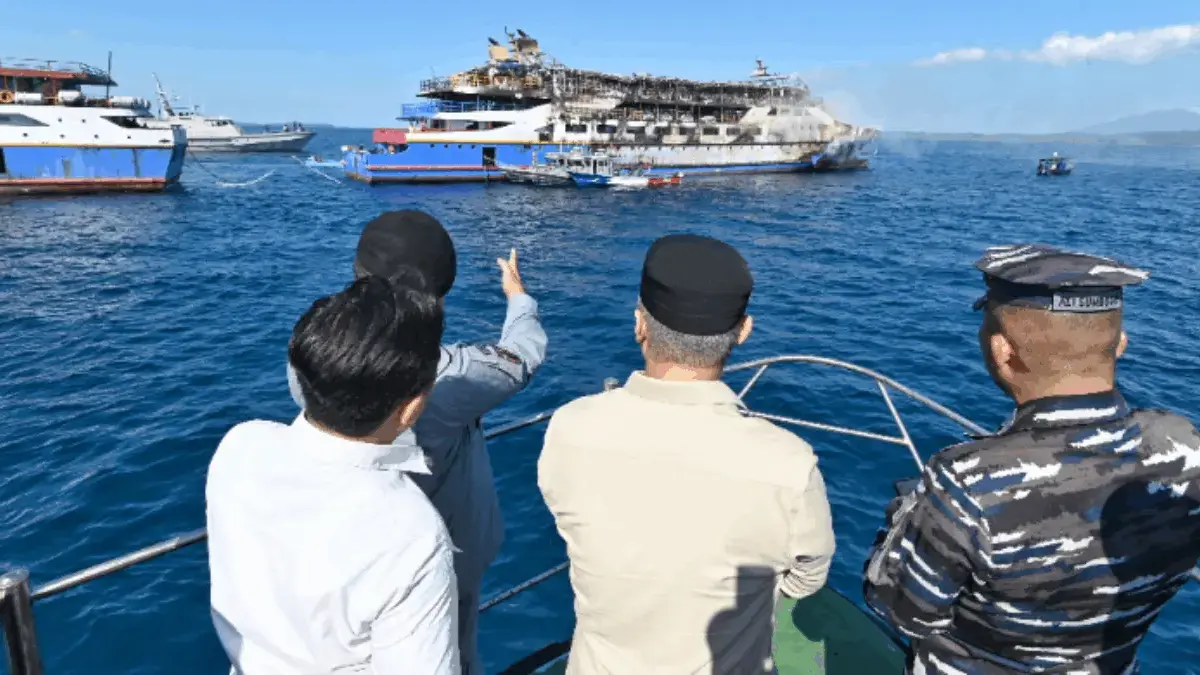 Menteri Perhubungan Dudy Purwagandhi, Senin (21/7) sore, meninjau dan memantau langsung kondisi Kapal Motor (K