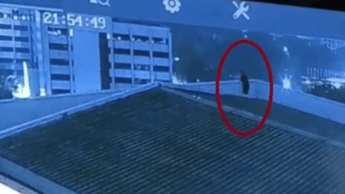 Arya sempat naik ke rooftop lantai 12 Gedung Kemlu dan meninggalkan tas ransel berisi dokumen penting. (IST)