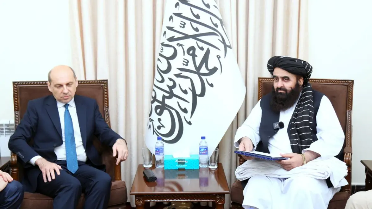 Dmitry Zhirnov, yang telah menjabat sebagai duta besar Rusia untuk Afghanistan sejak 2020, bertemu dengan ment