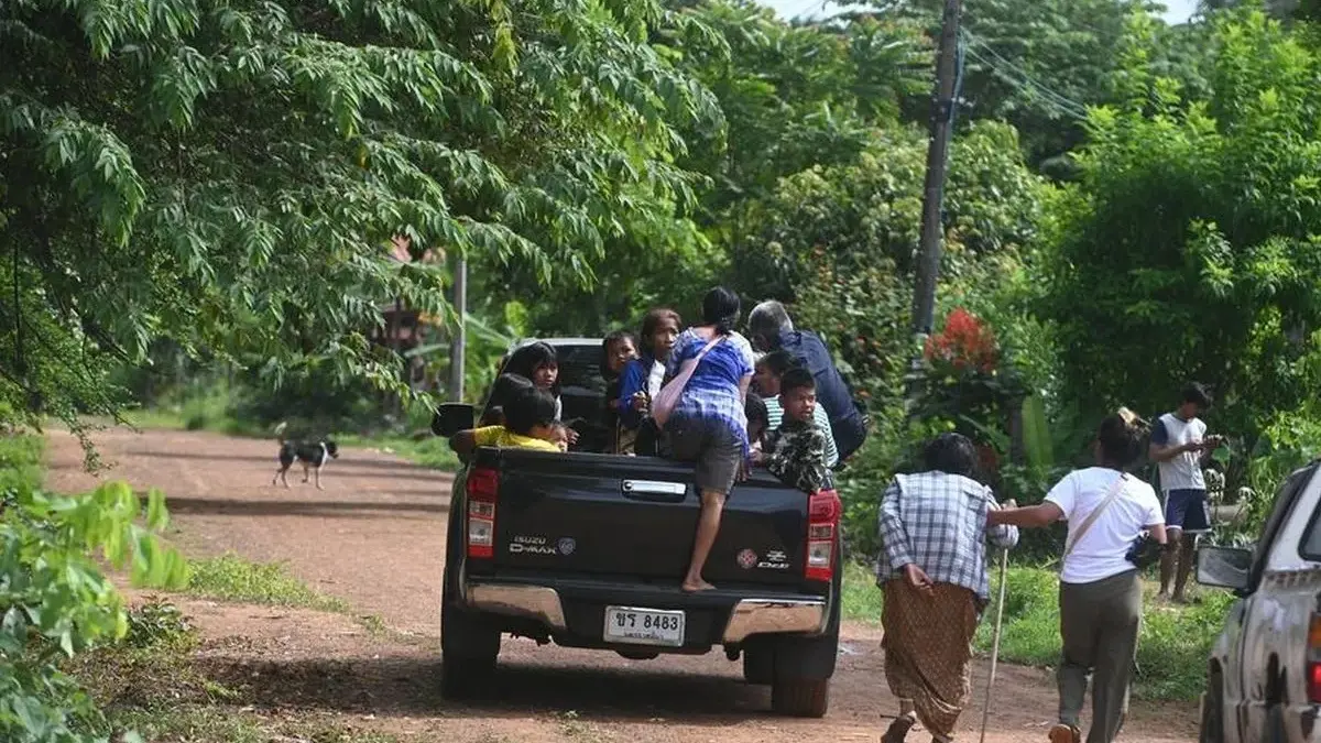 Warga mengungsi di Thailand, menyusul bentrokan di perbatasan dengan Kamboja pada 24 Juli 2025. (Xinhua)